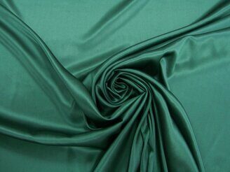 Атласный шелк (шелк 95%, эл. 5%), ширина 135 см.