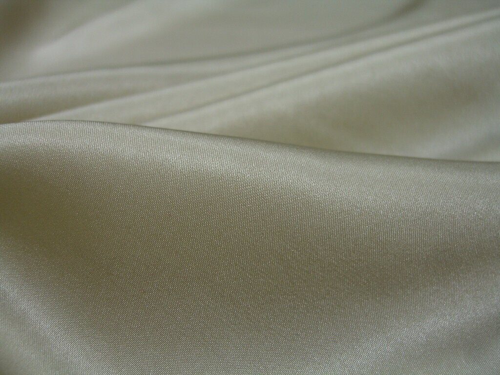 Плательно-блузочная ткань, атлас (шелк 100%), ширина 137 см.